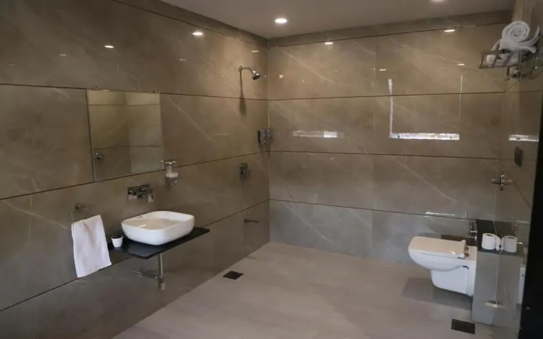 Hotel Maple Tree Inn