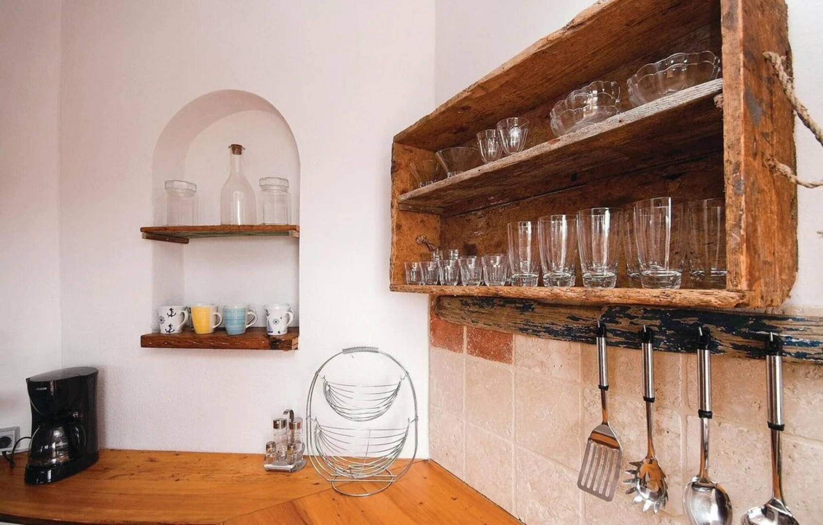 Awesome Home in Zaboric With 5 Bedrooms and Internet