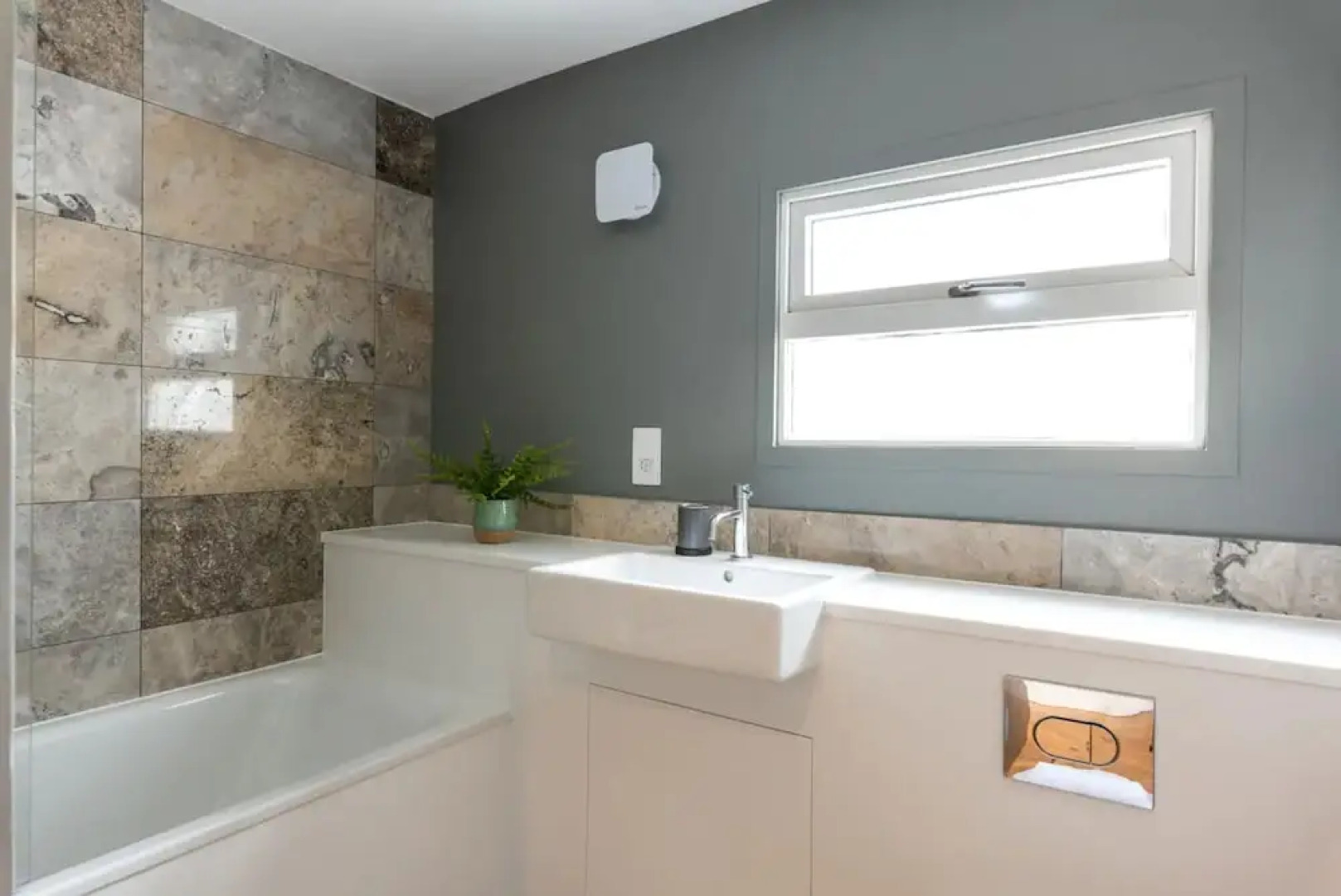 Brand New Luxurious 5 Bedroom Townhouse