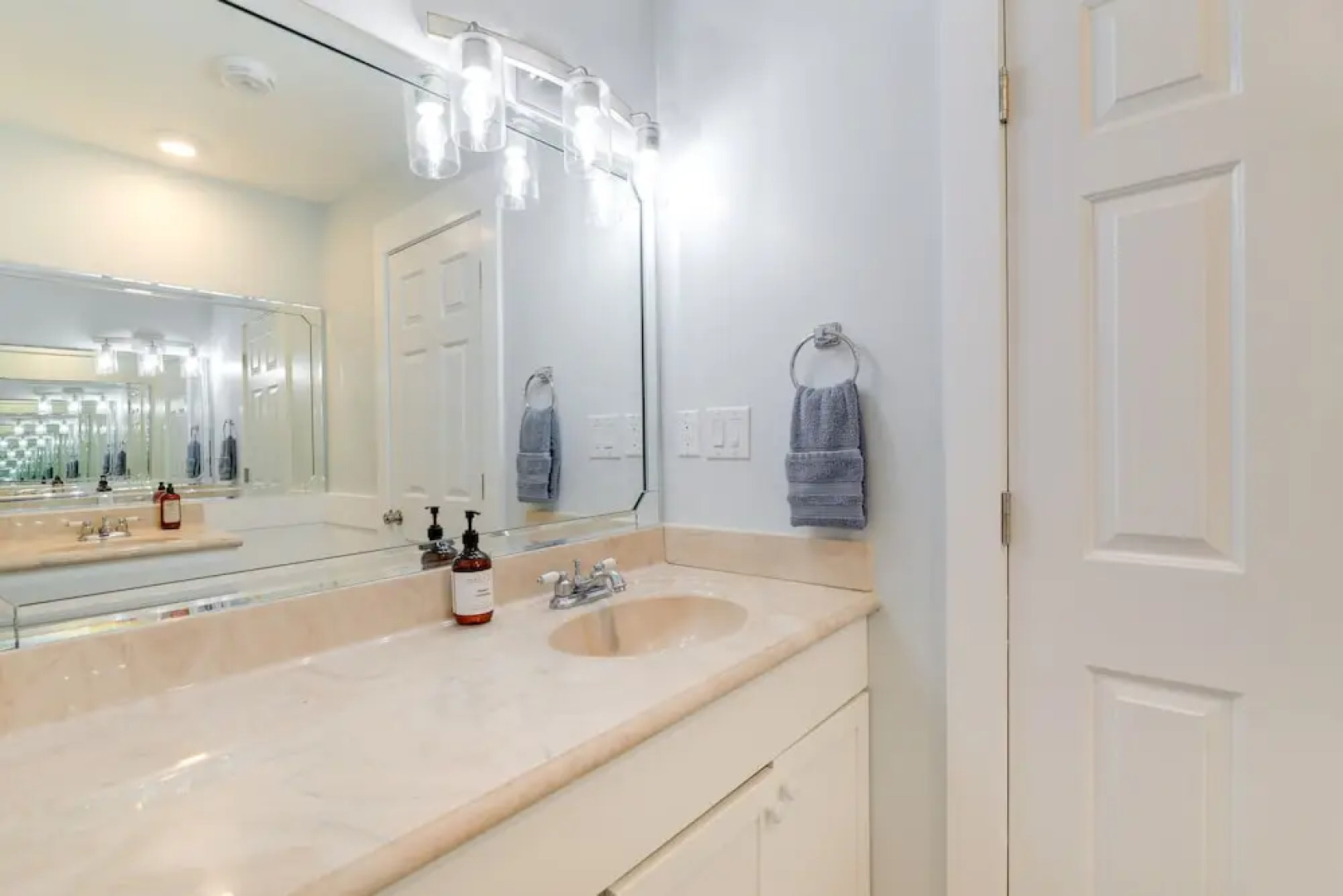 Emerald Isle Retreat - Steps Away From Beach!