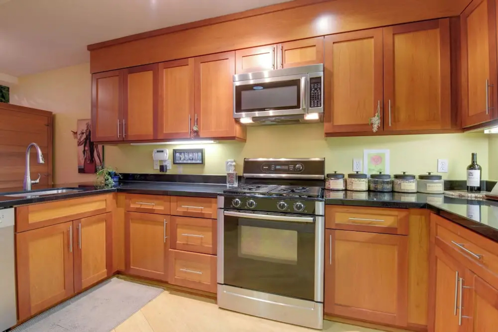 Cozy Emeryville Studio, Near Beaches & Parks!