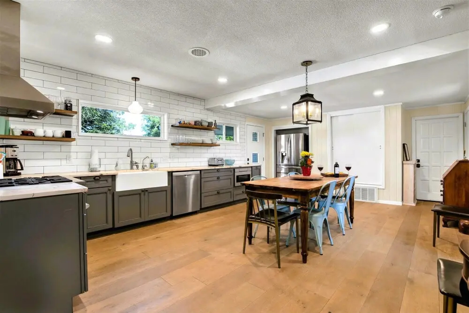 Luxury Cabin-right Across From Albert Dance Hall!