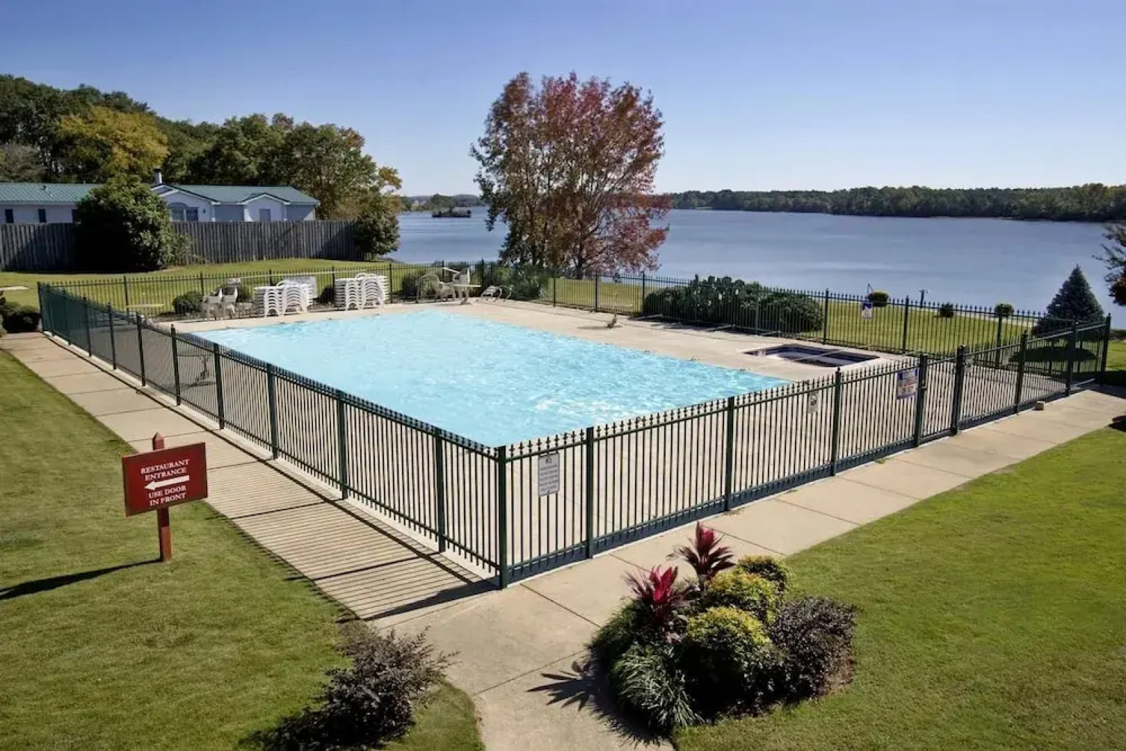 Super 8 by Wyndham Riverside AL