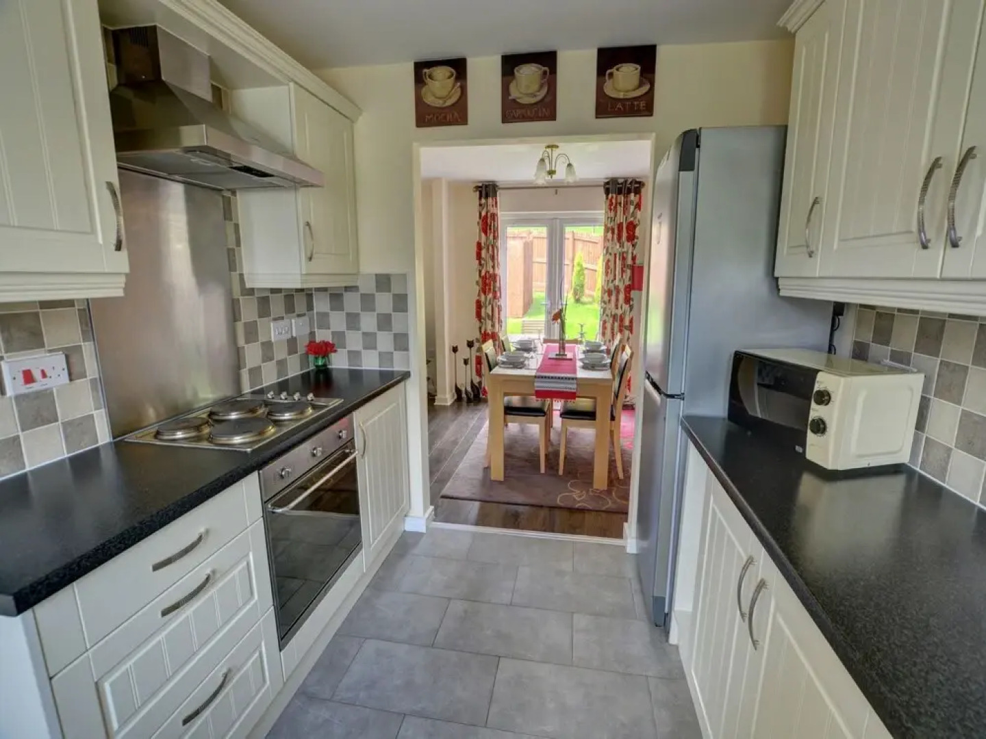 Tranquil holiday home in Swansea near Mountains