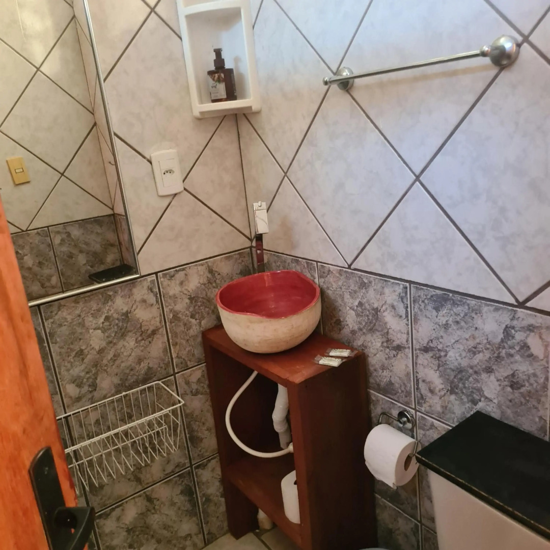 Kitnet casal e apartamento com lareira e vista jardim