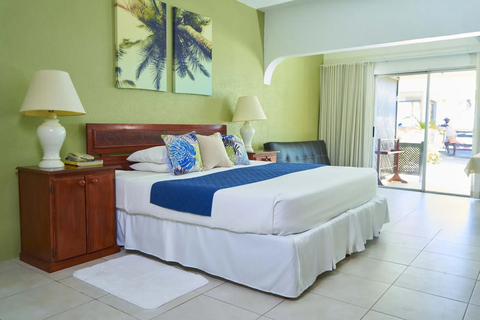 Tropical Sunset Beach Apartment Hotel