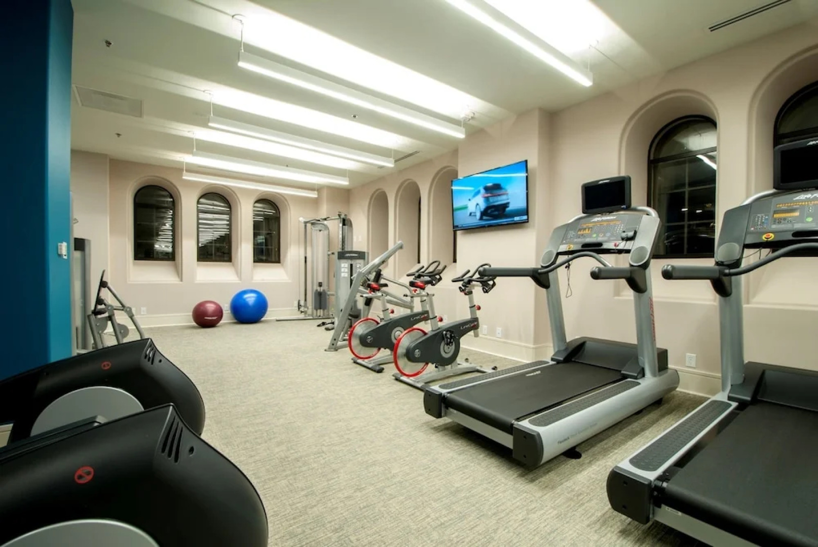 Global Luxury Suites at Light Street