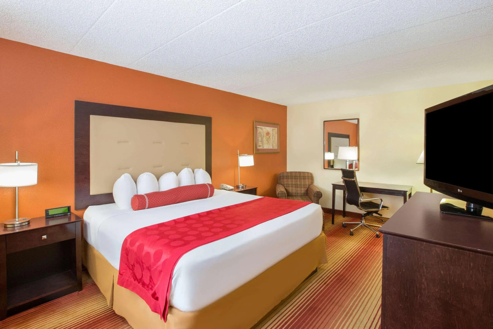 Clarion Inn & Suites and Convention Center