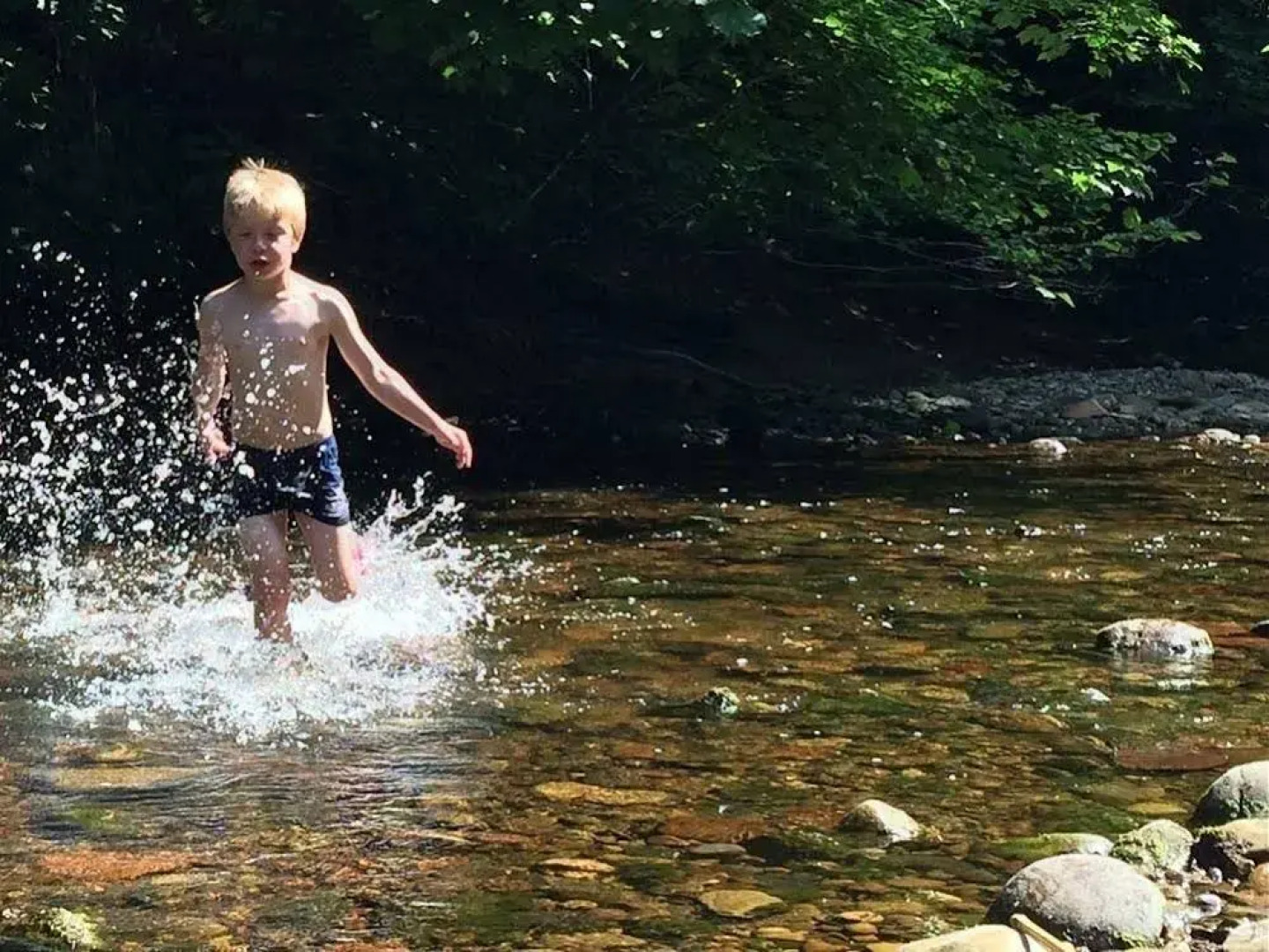 Broomhills Farm River Eco Pods