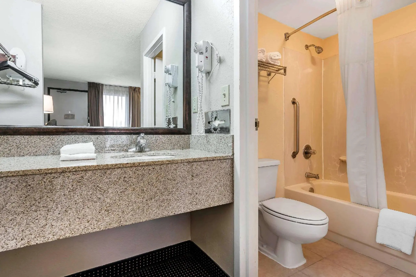 Travelodge by Wyndham North Charleston