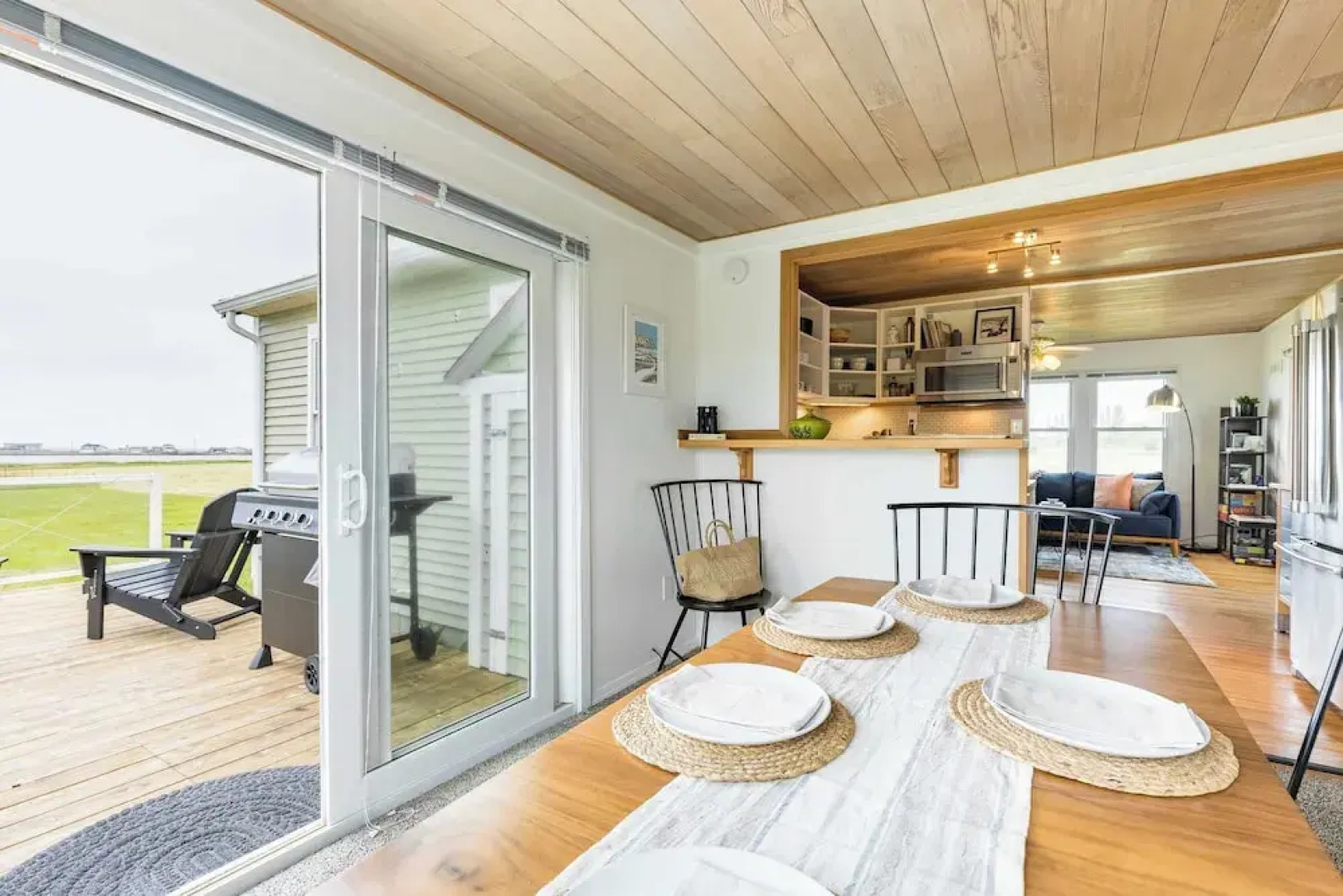 Swan Lake Cottage by Avantstay Views + Firepit