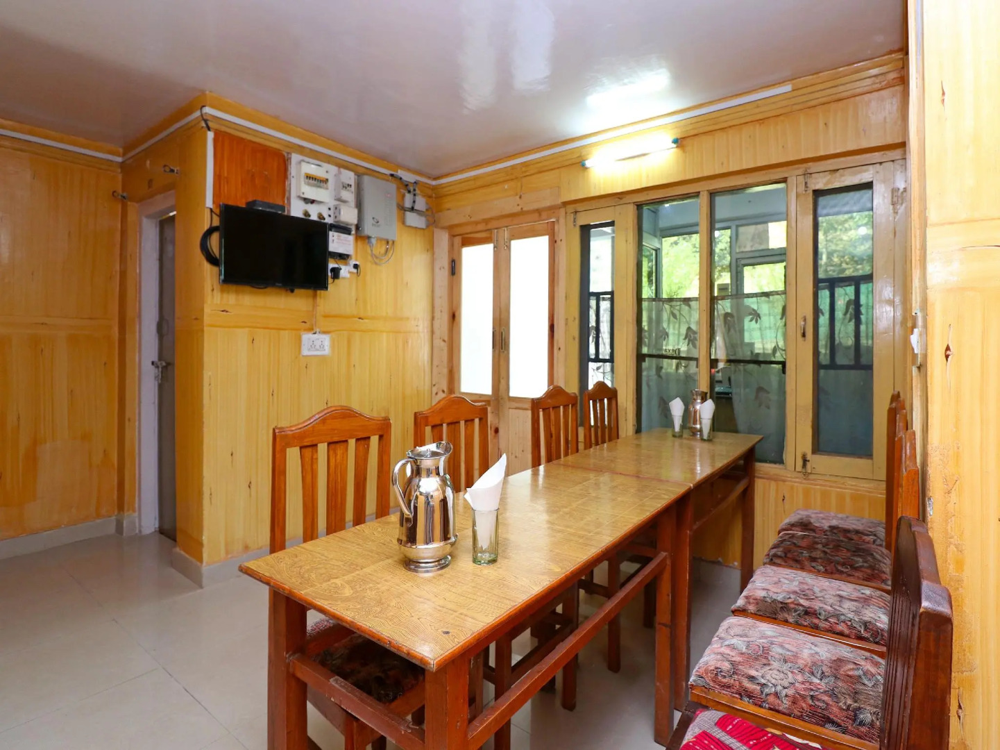 OYO 18990 Hotel Bright Palace