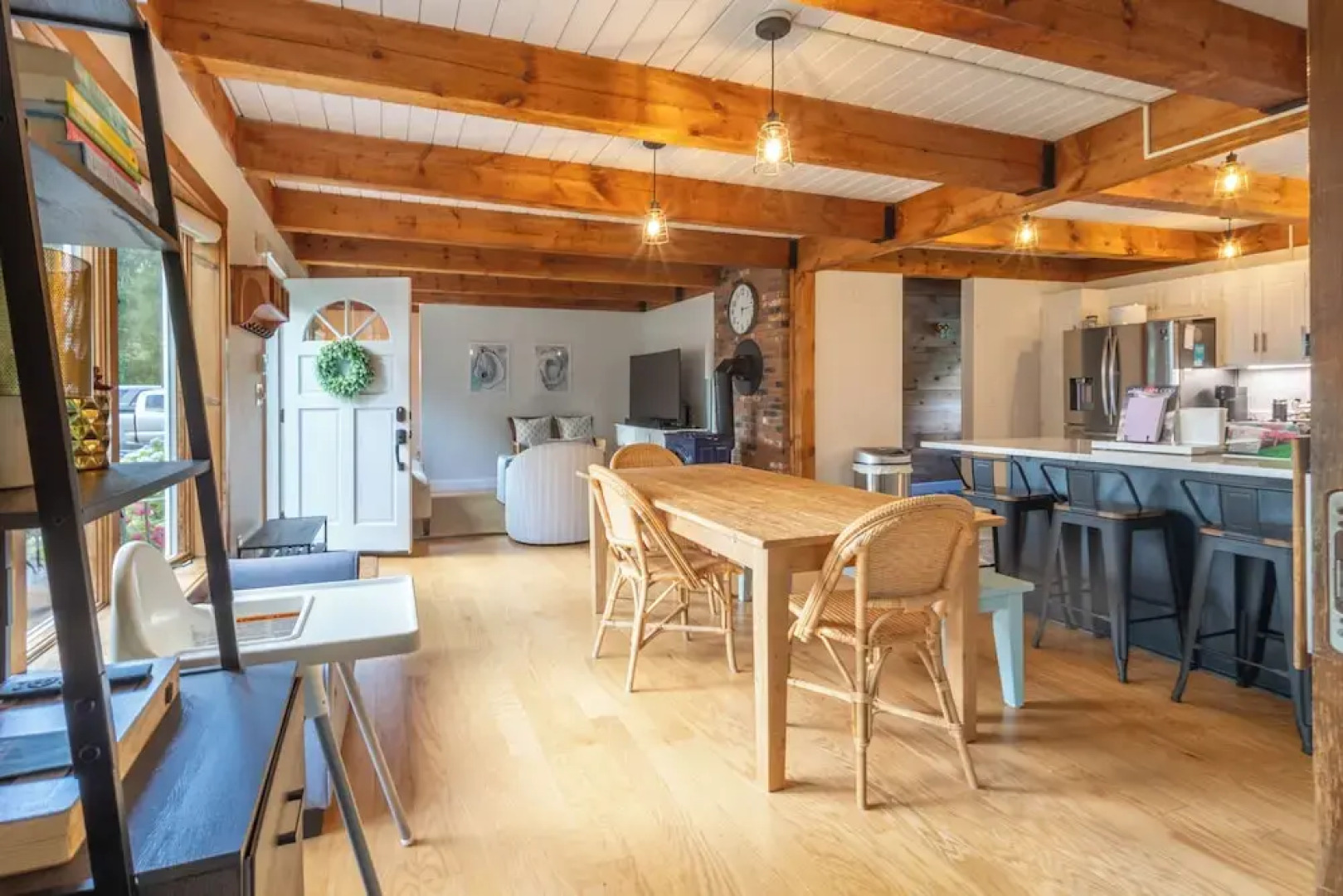 Private Pool & Screened Deck: Mashpee Home!