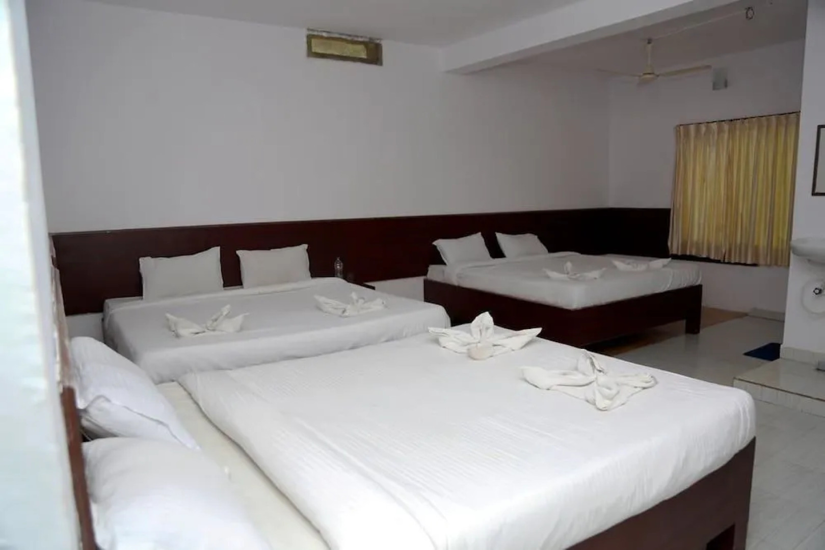 La Flora Beverly Hill Resort