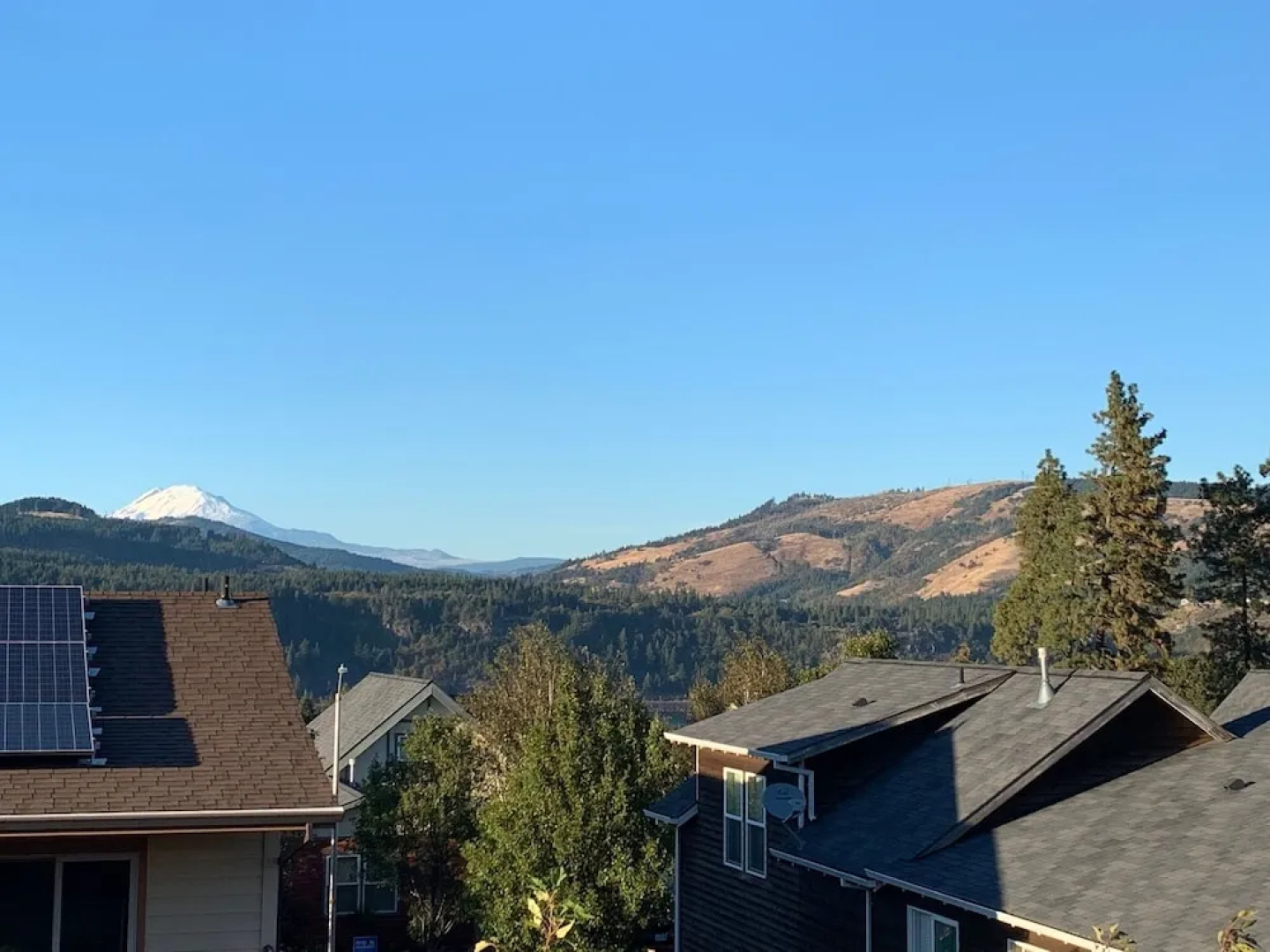 Westside Mountain View 2 Bedroom Home by RedAwning