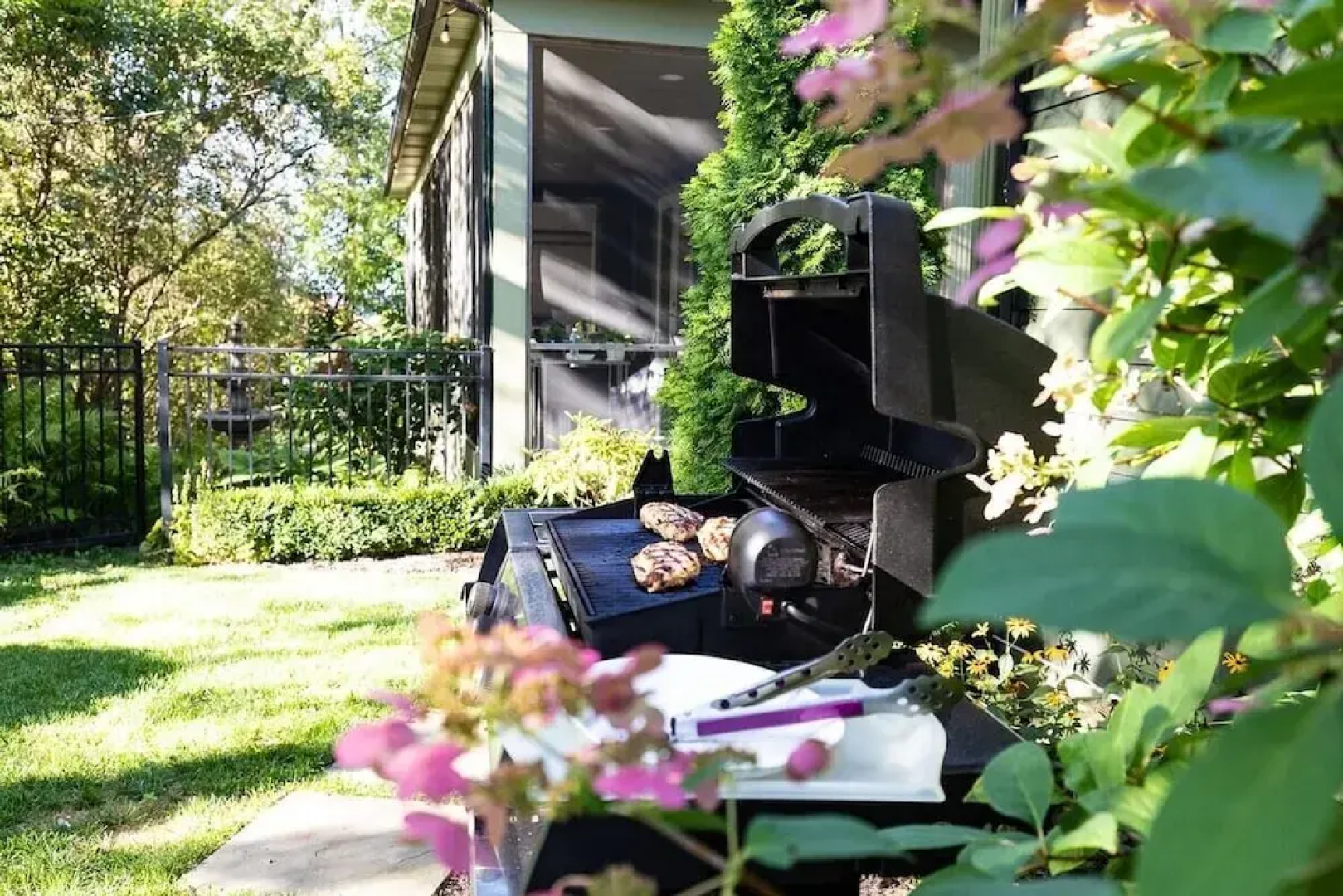 Third Coast Hideaway - Saugatuck - Douglas Downtown Area - Spacious & Spotless