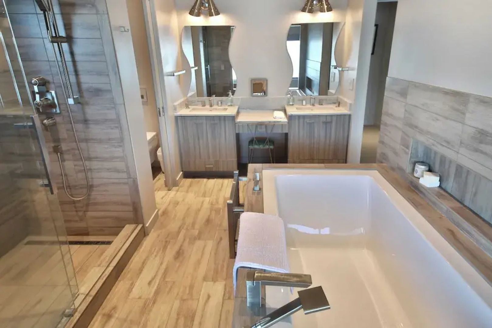 Langley Waterfront Condo by Avantstay A+ Views