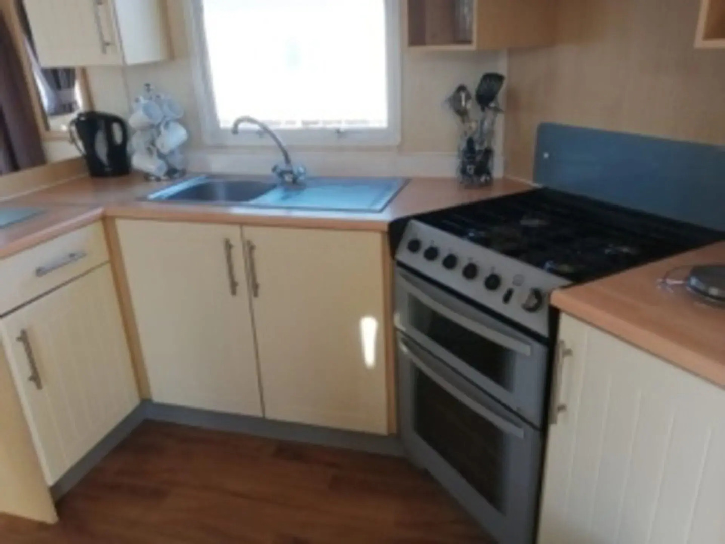 Pets Stay Free 3 Bedroom Caravan at Heacham Beach
