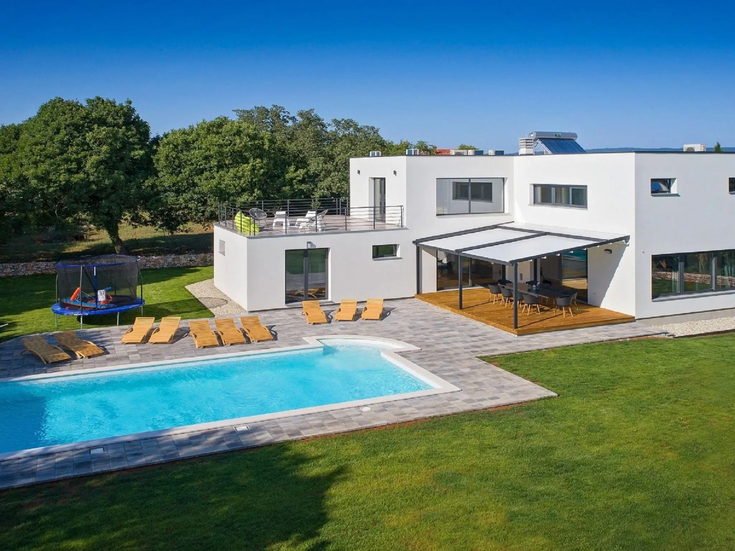 Lush Villa in Belavici with Pool & High-End Kitchen