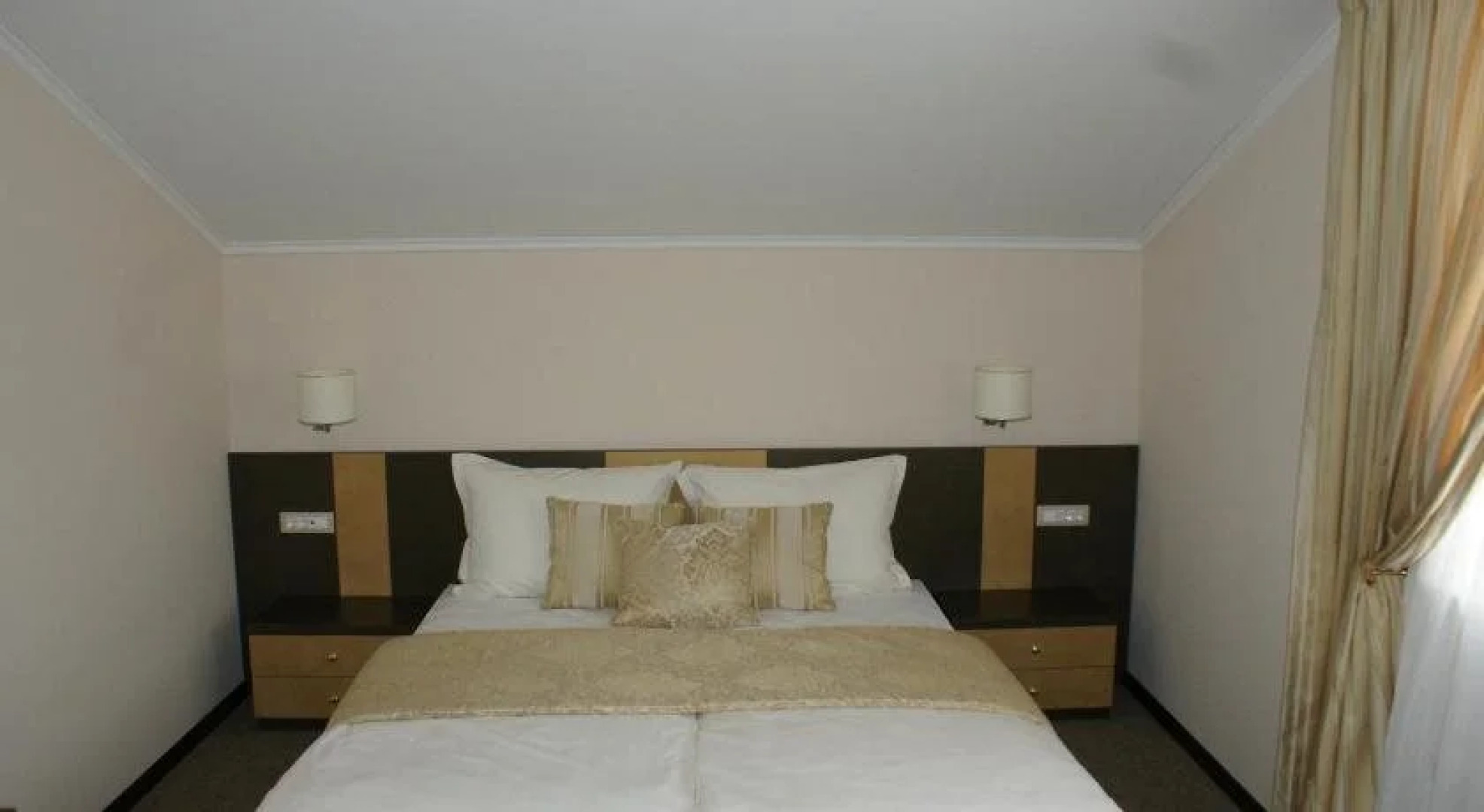 Guest Accommodation Atrium Gulin