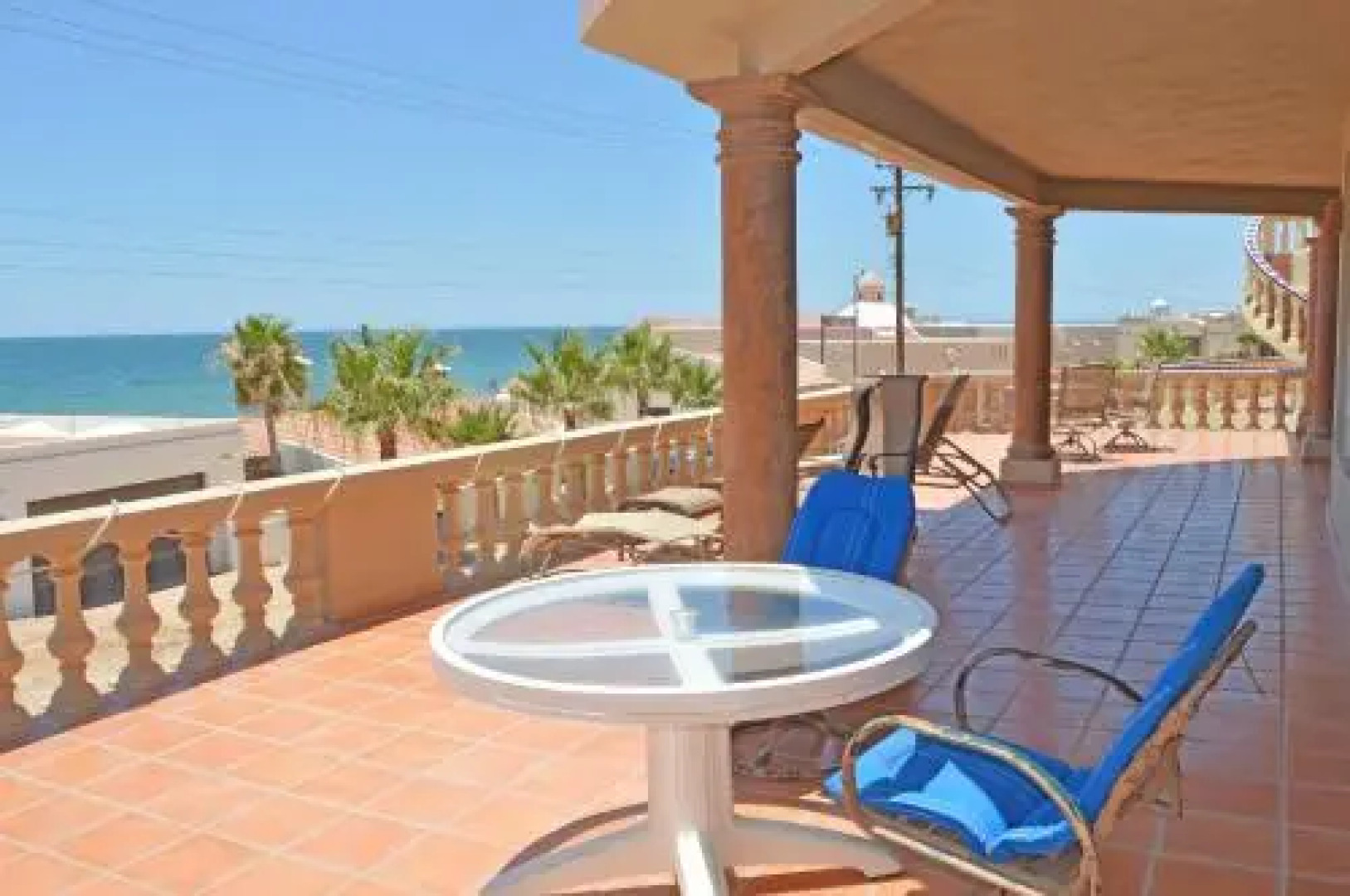 Casa de Paraiso by RedAwning