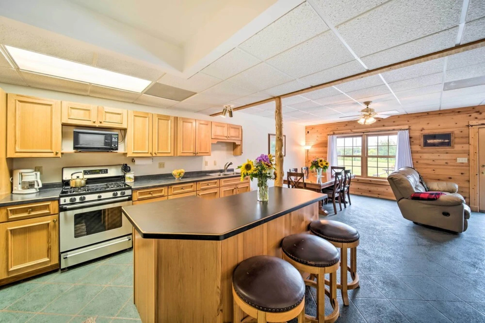 Rustic Keosauqua Gem: Fire Pit & Lake Sugema Views