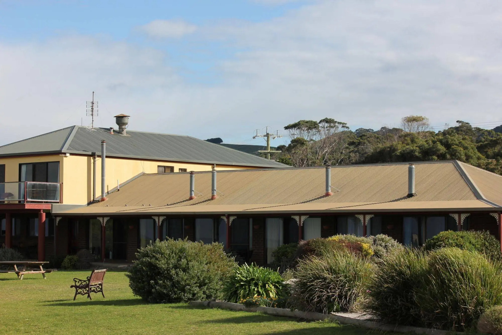 Skenes Creek Lodge Motel and Restaurant