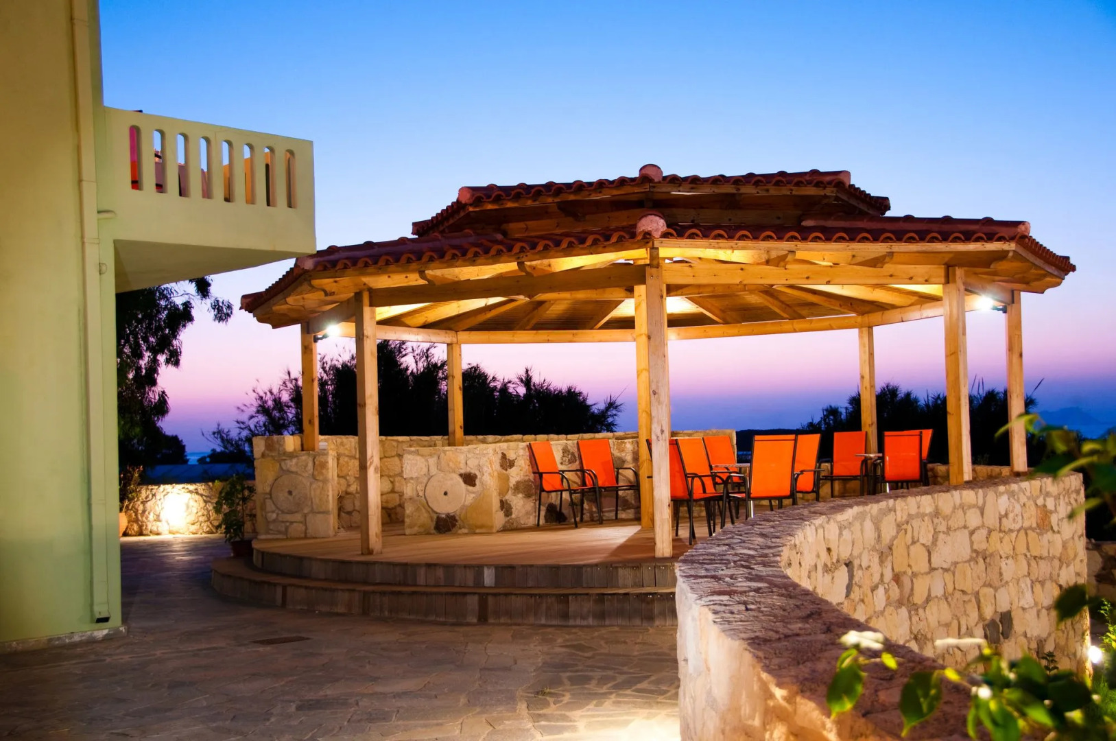 Petritos Rooms and Studios