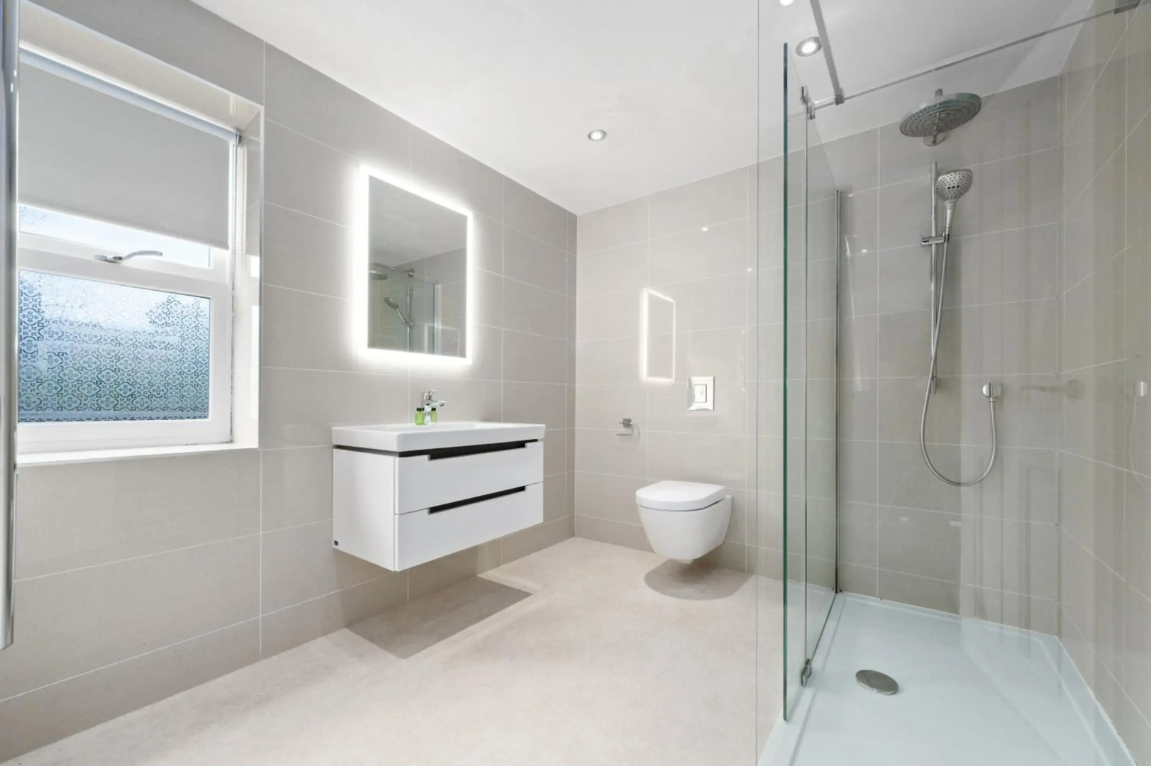 White Hart Hotel & Apartments