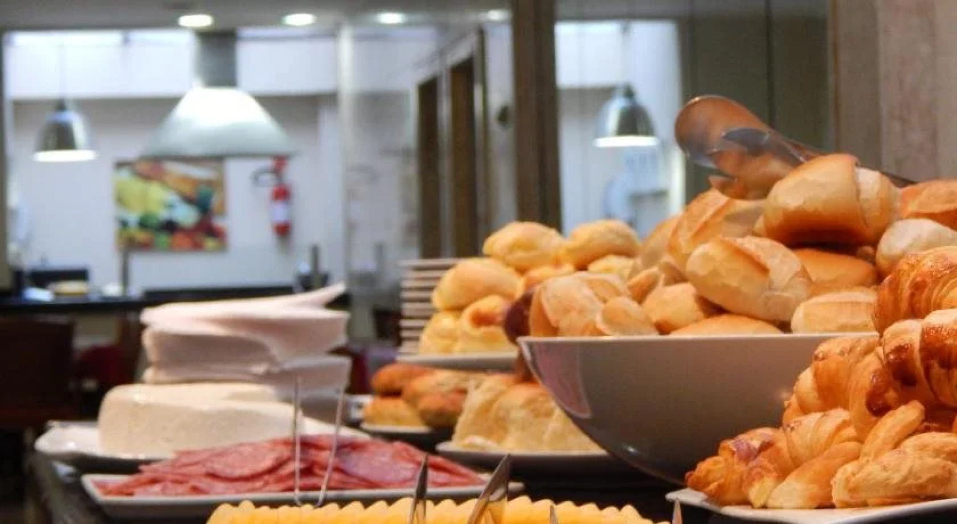 Radio Hotel Resort & Convention