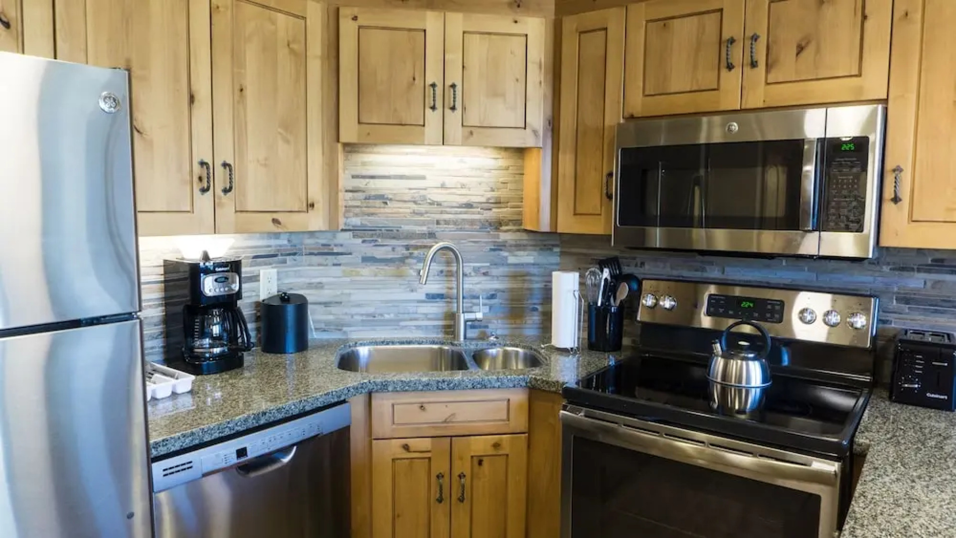 Exquisite Condo, Great for Families, Ski in/out by RedAwning - Save 20% on 7+ Nights!