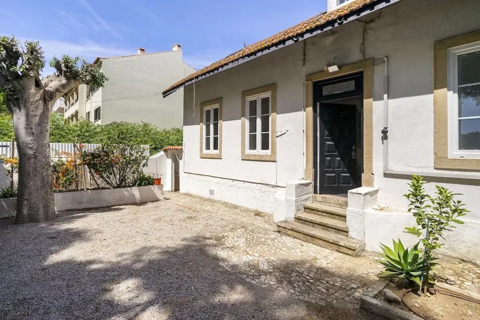 Amazing House In Carcavelos Historical Center W/ Private Patio & Bbq
