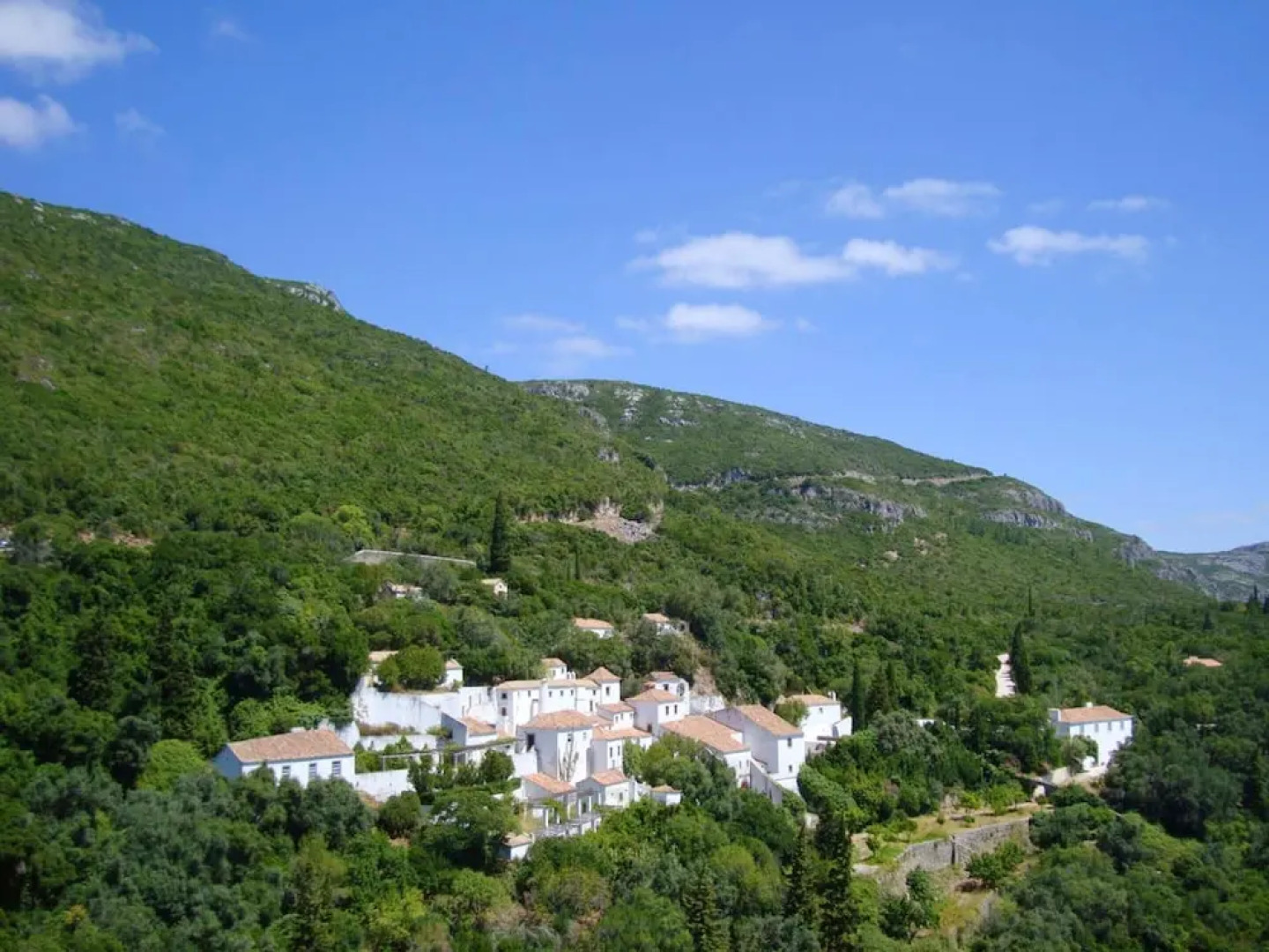 Apartment With one Bedroom in Setúbal, With Wonderful City View, Furnished Balcony and Wifi - Near the Beach