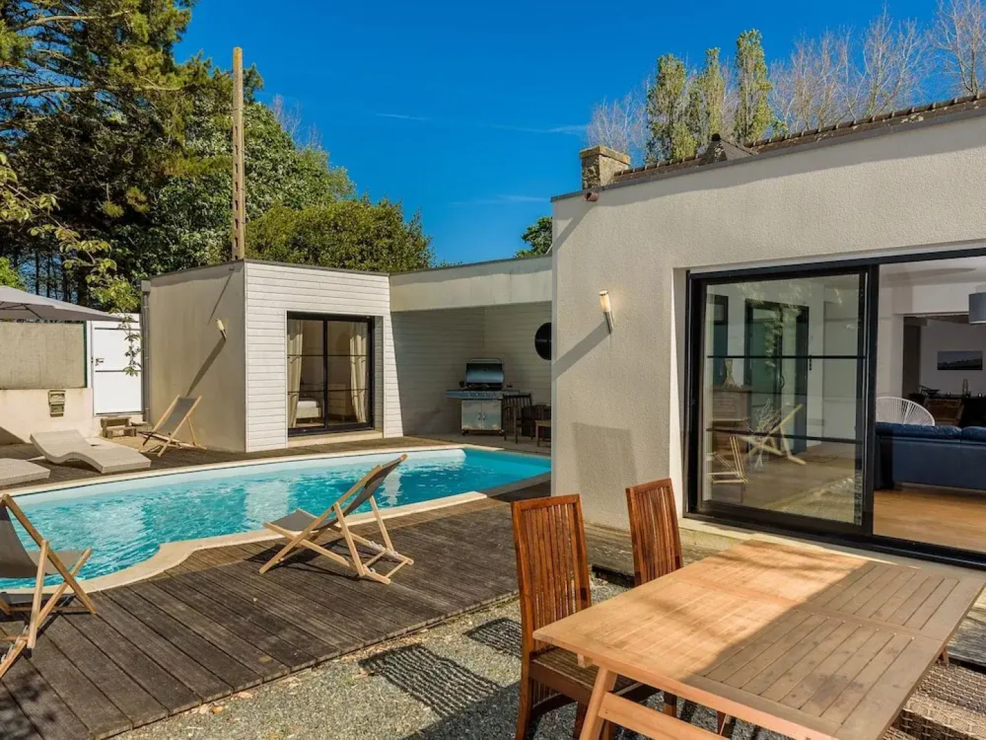 Beautiful Breton villa with private pool and large garden, 6 km from the coast