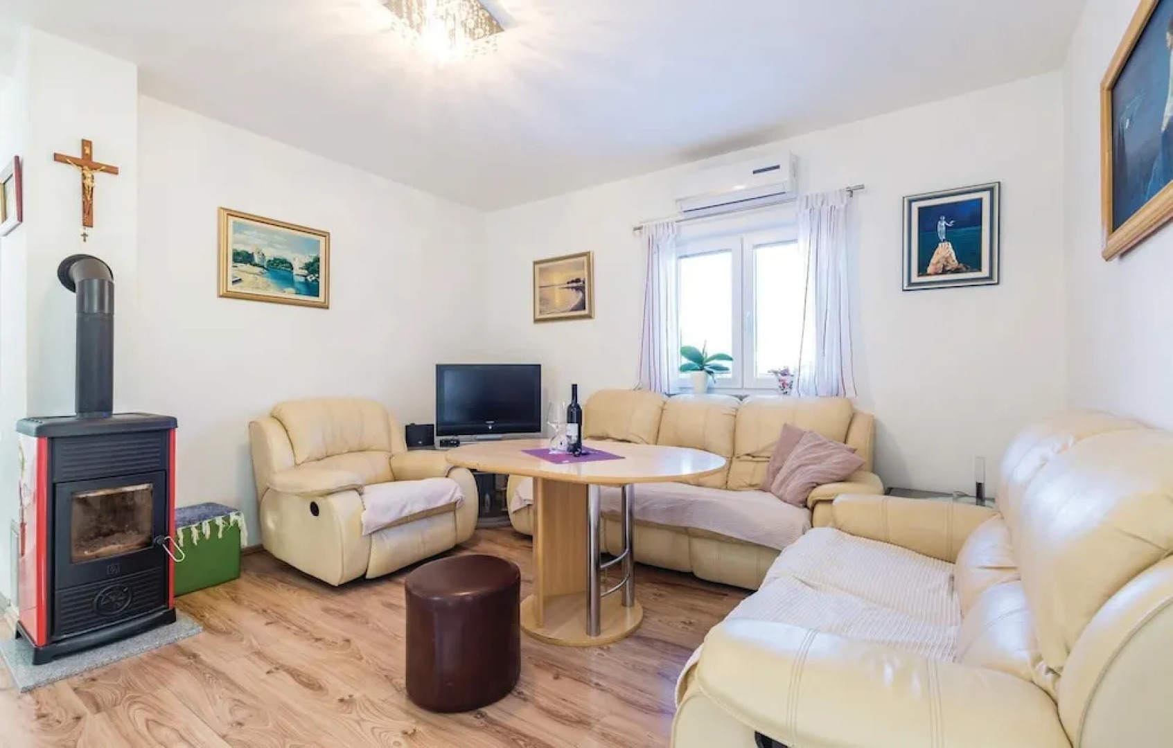 Amazing Home in Jurdani With Wifi and 4 Bedrooms