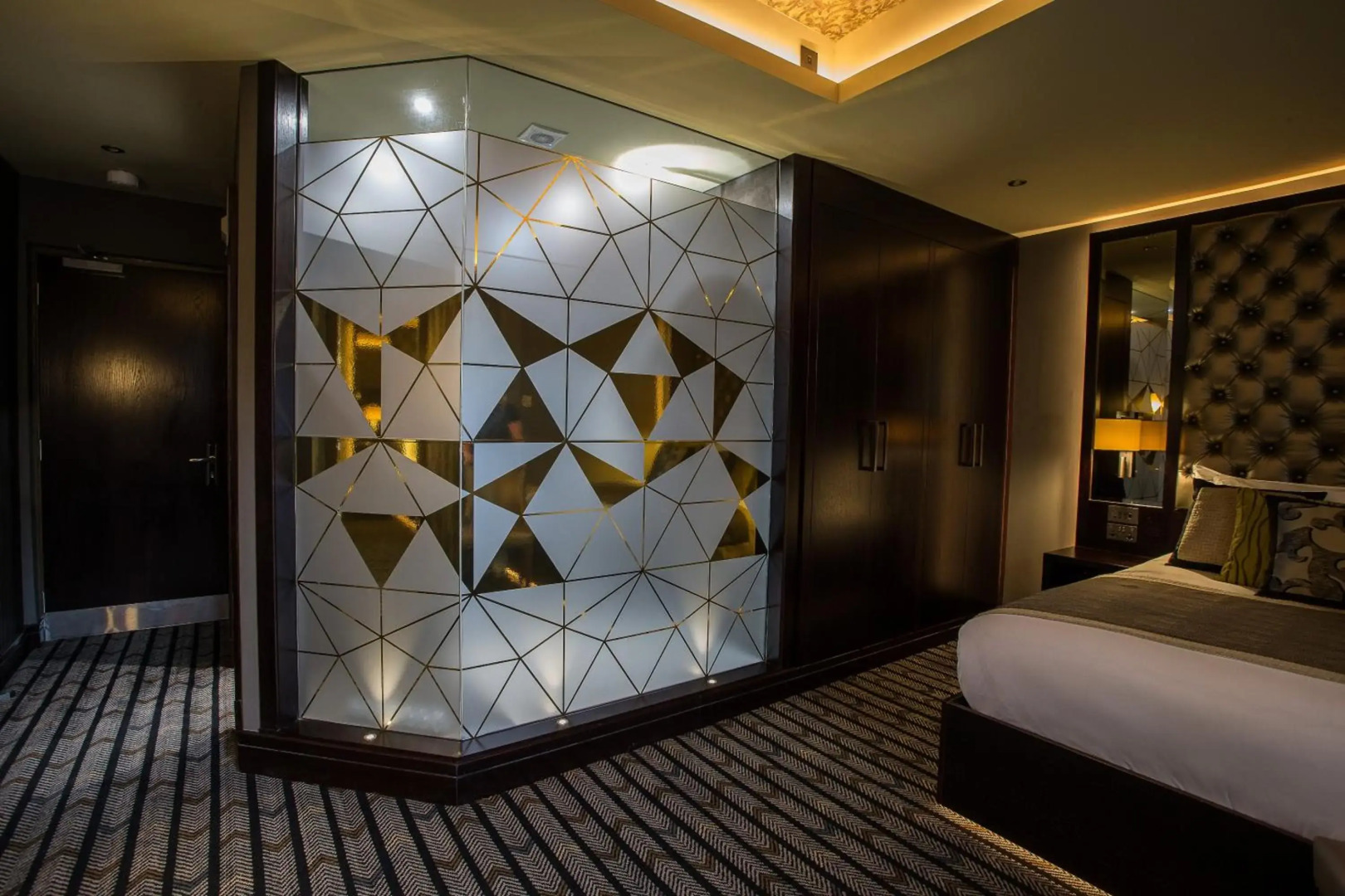 Mondo Hotel