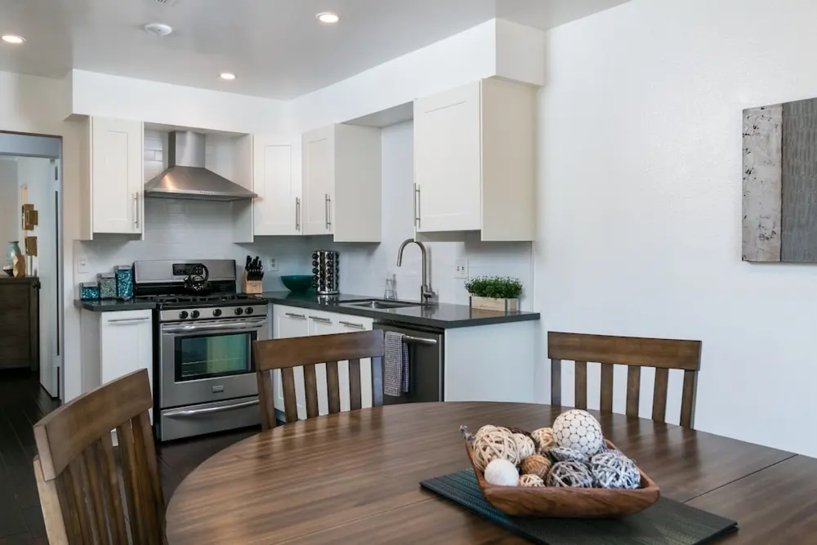 Agoura Hills  W/landscaped Yard 3 Bedroom Home