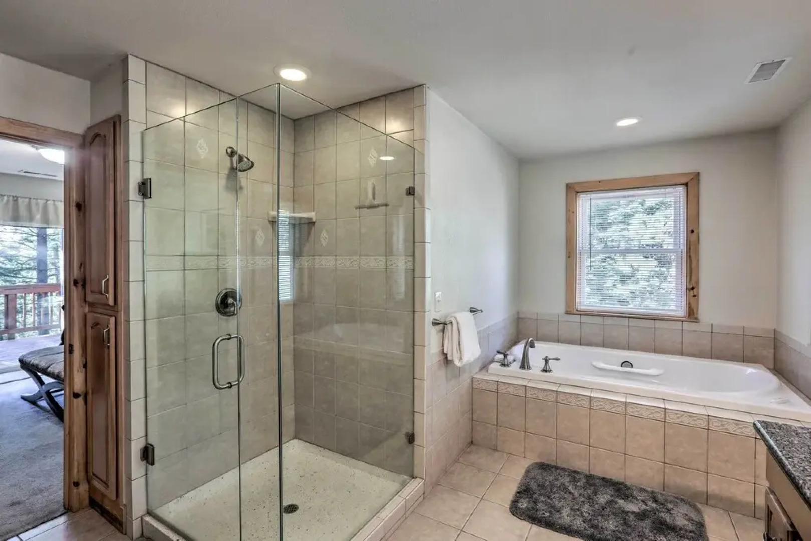 Carnelian Bay Home w/ Hot Tub Near Tahoe Skiing