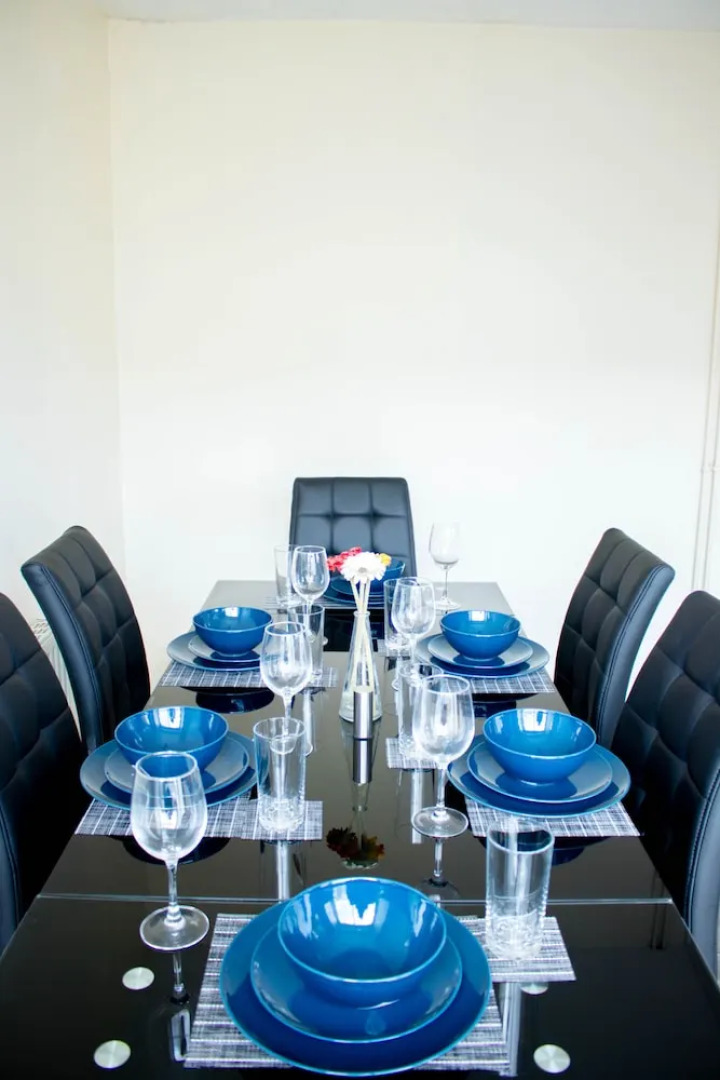 Spacious 5-bed House! Tilbury! Free Parking!