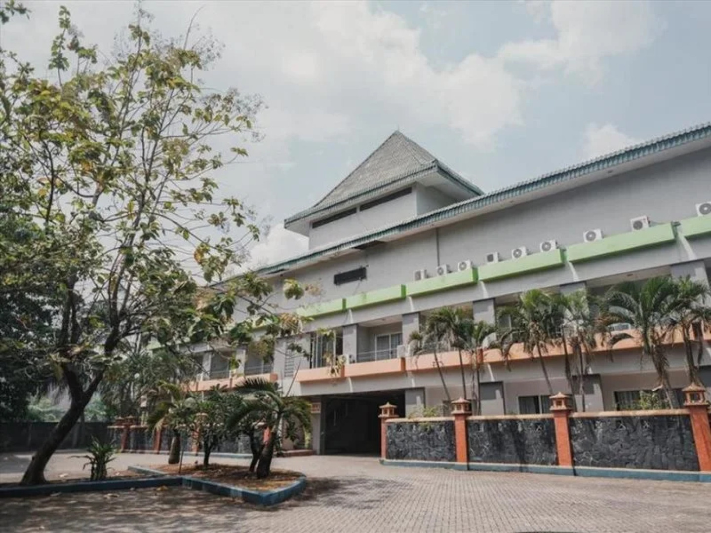 RedDoorz Plus near Pelabuhan Merak