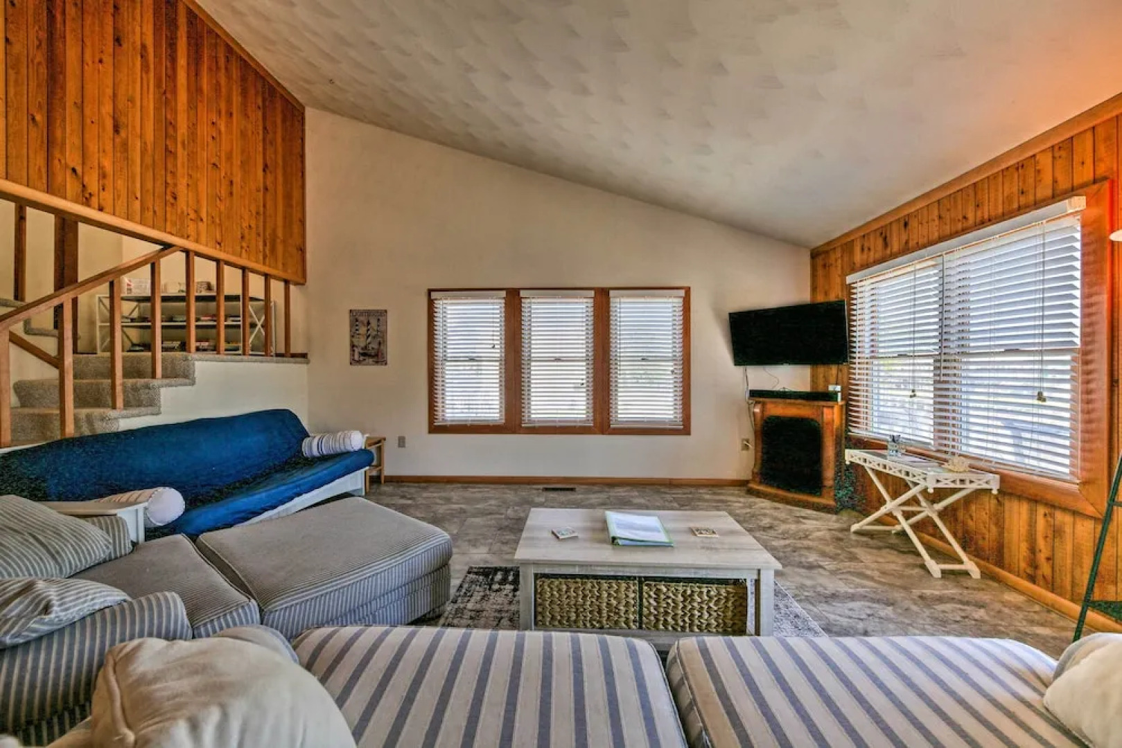 Boat Dock & Kayak: OBX Getaway on the Harbour