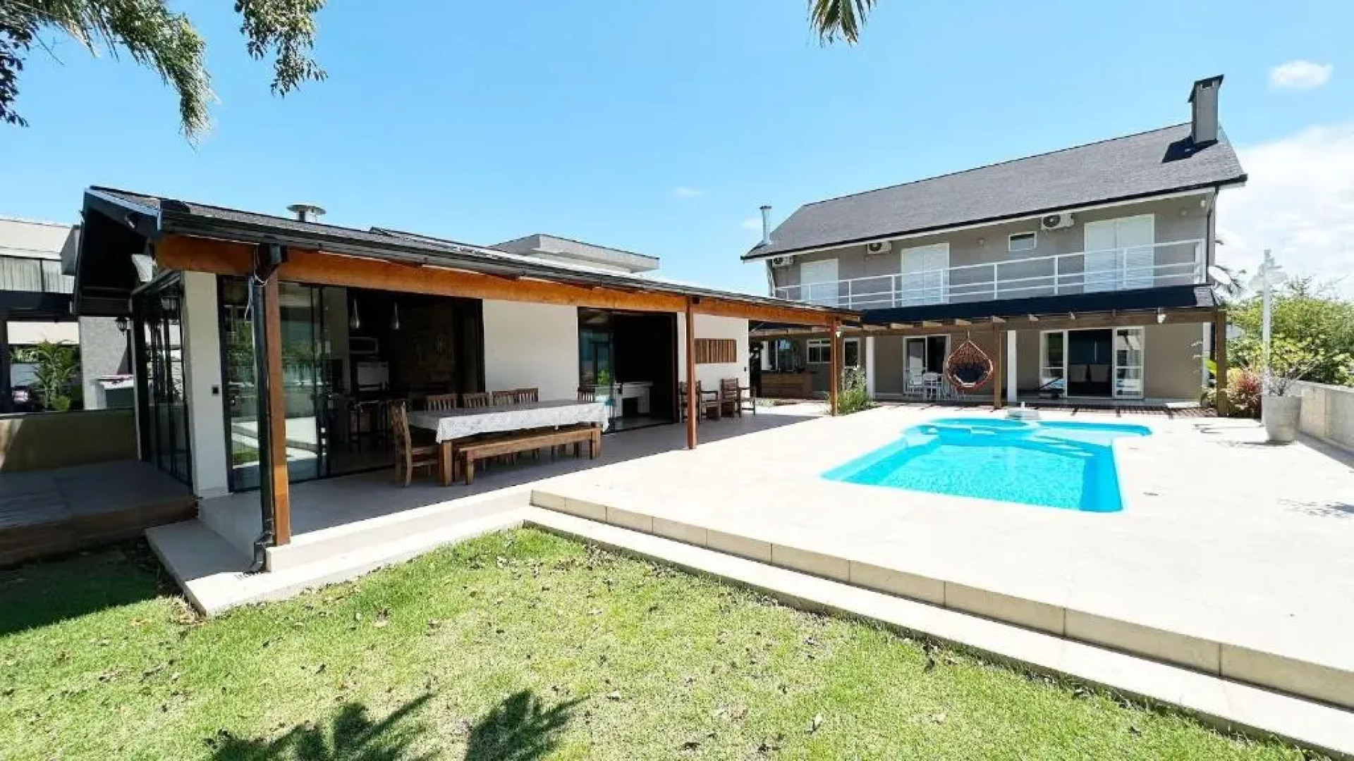 Maravilhosa residência em condomínio fechado Condomínio Solar das Marinas