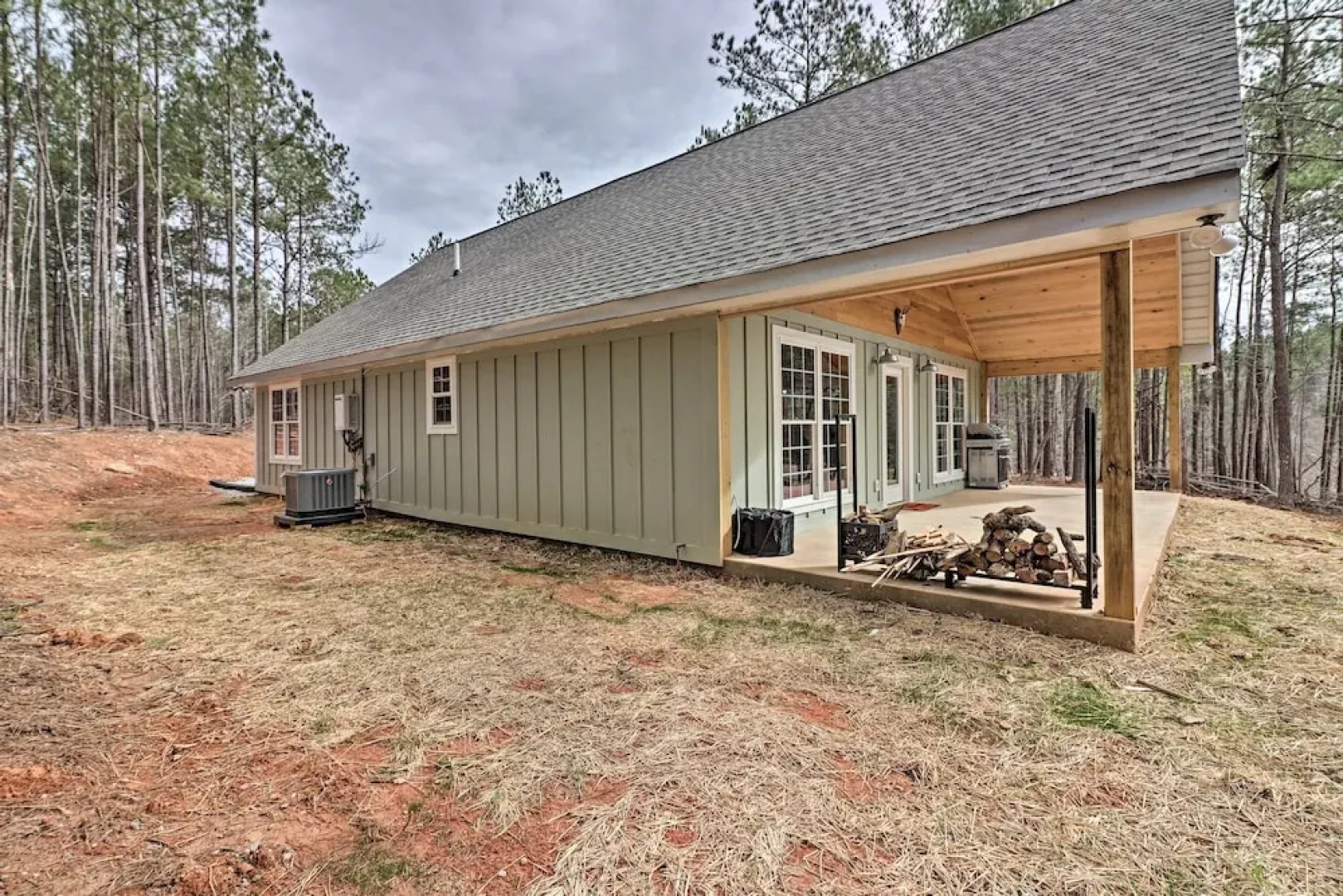 Peaceful Family Cabin on 10 Acres w/ Game Room!