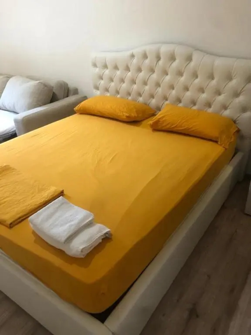 Supercentral one room flat, 16 min to Bergamo airport