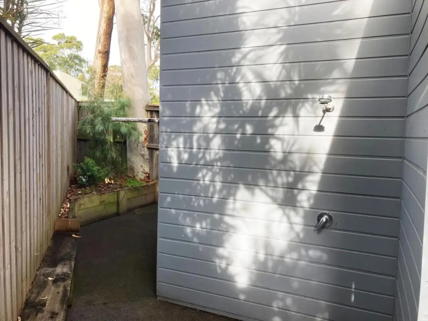 Lakin Lodge at Bateau Bay Beach