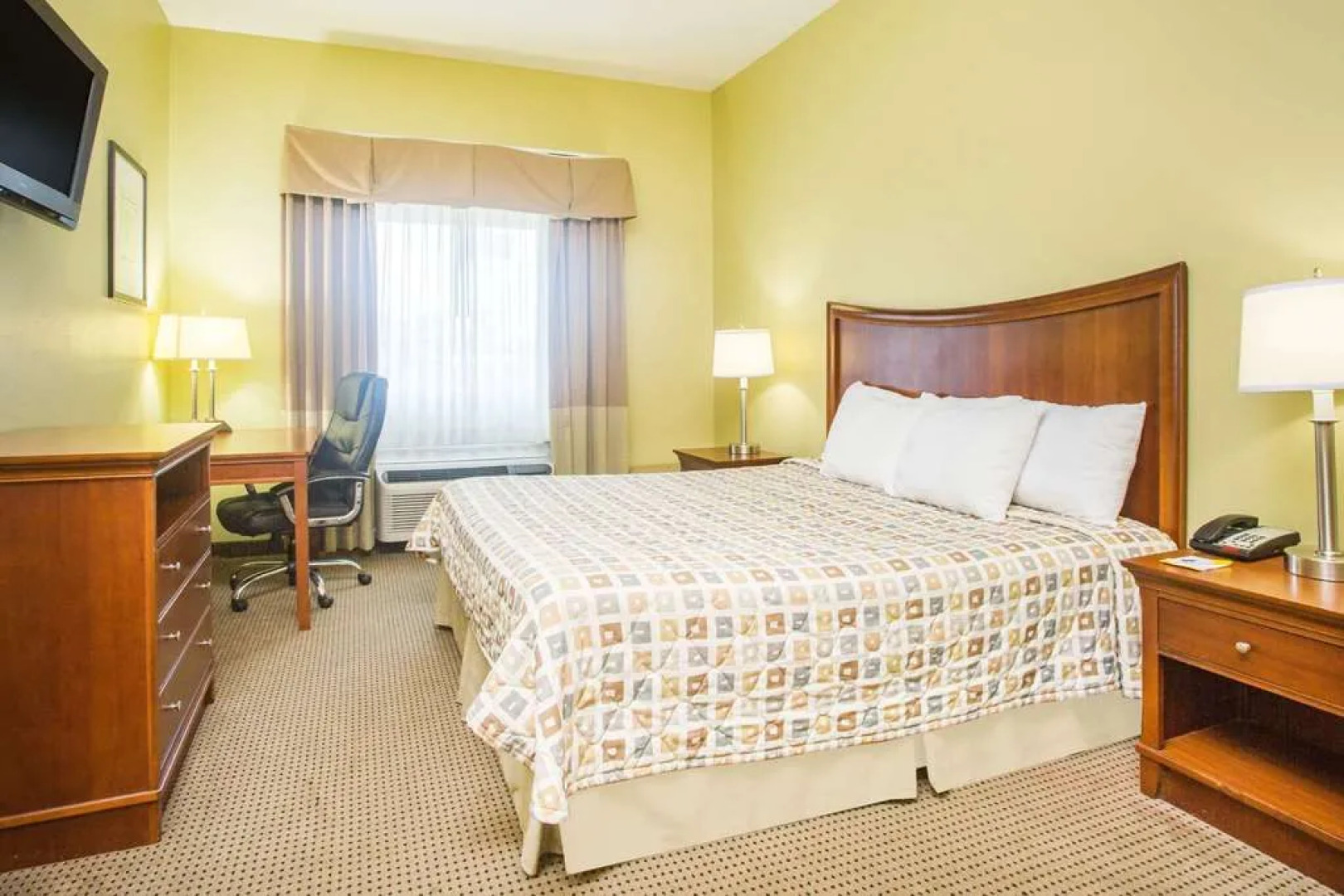 Days Inn & Suites By Wyndham Swainsboro