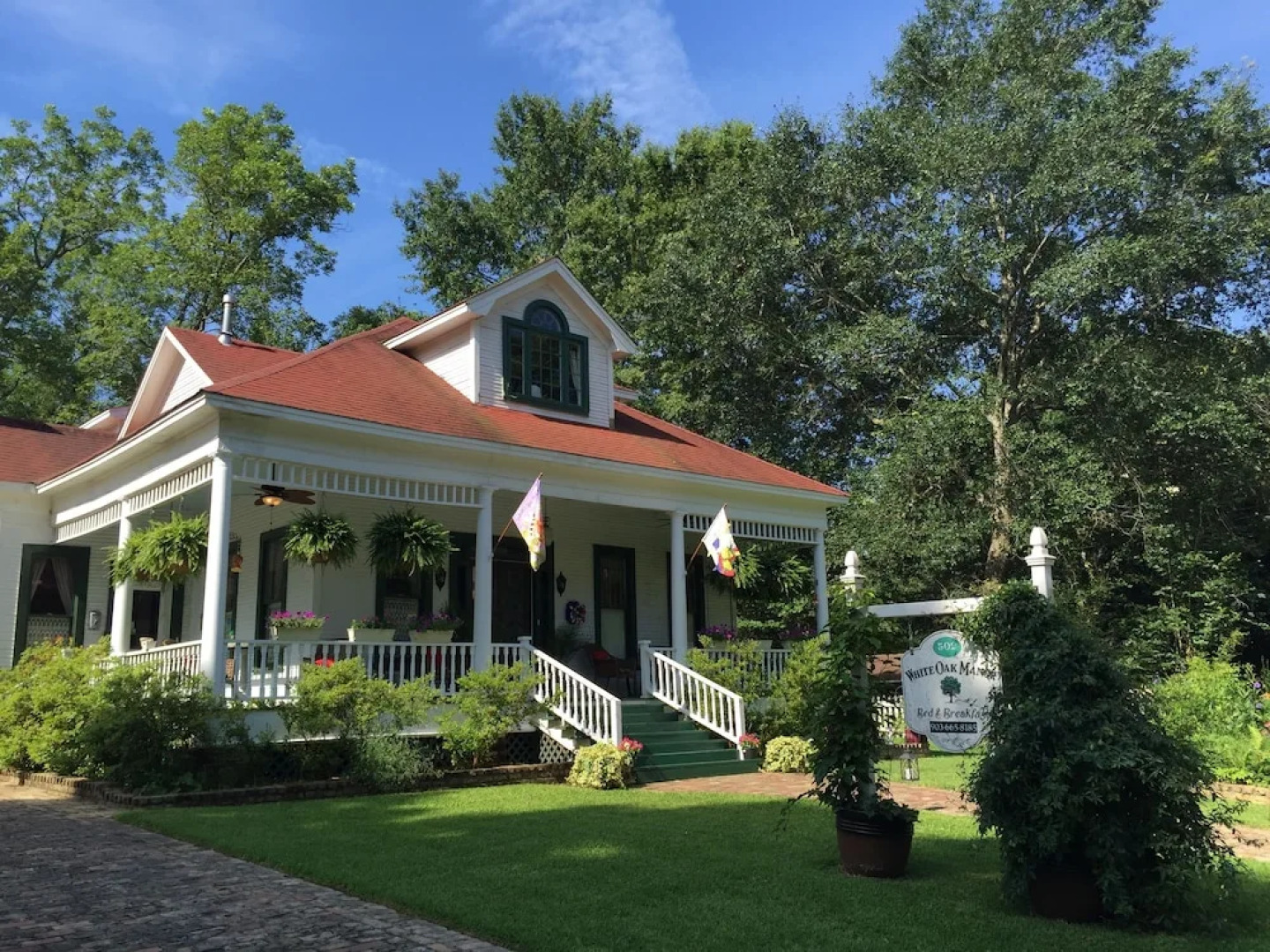 White Oak Manor Bed & Breakfast