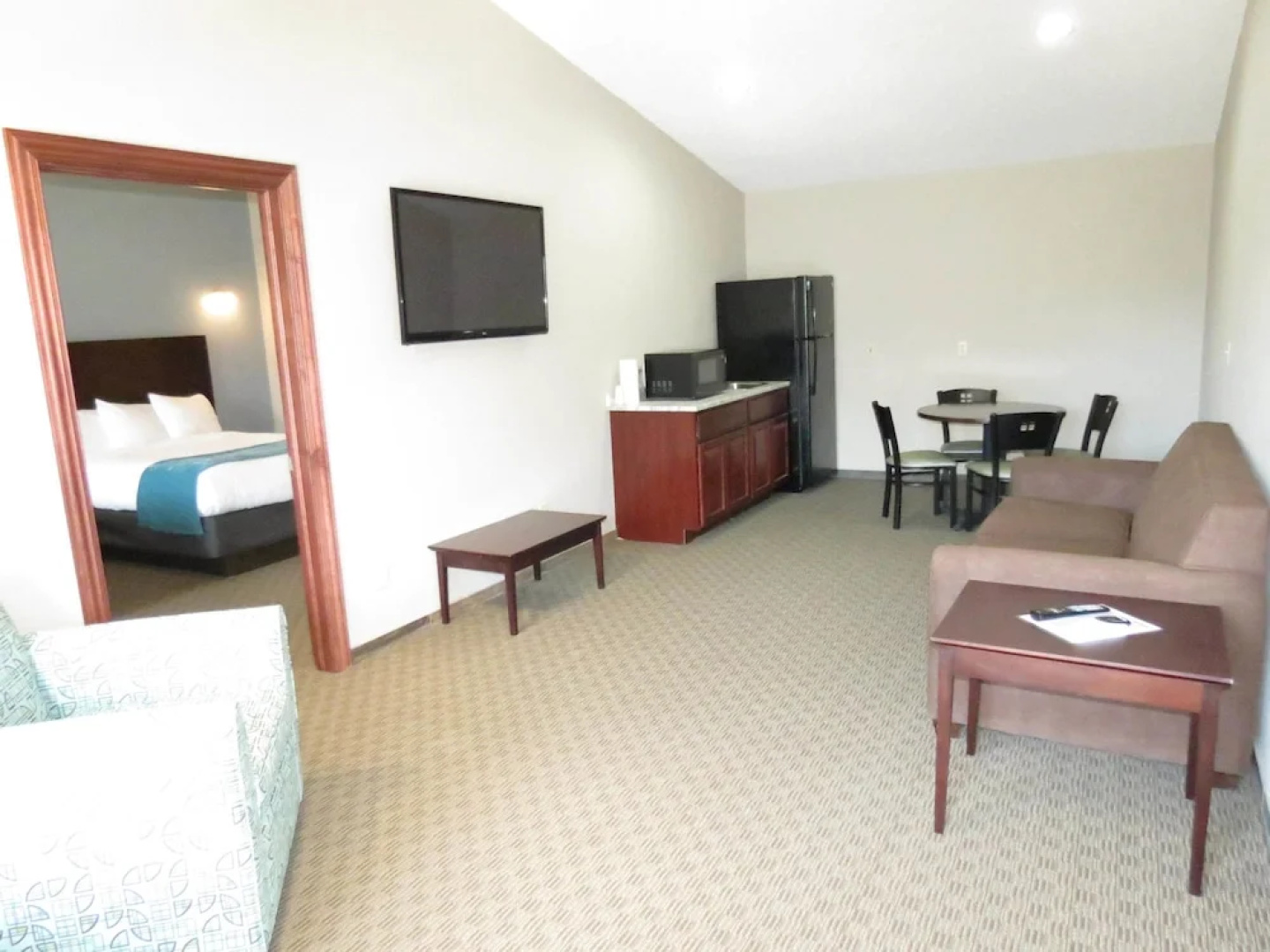 Edgewater Hotel and Suites