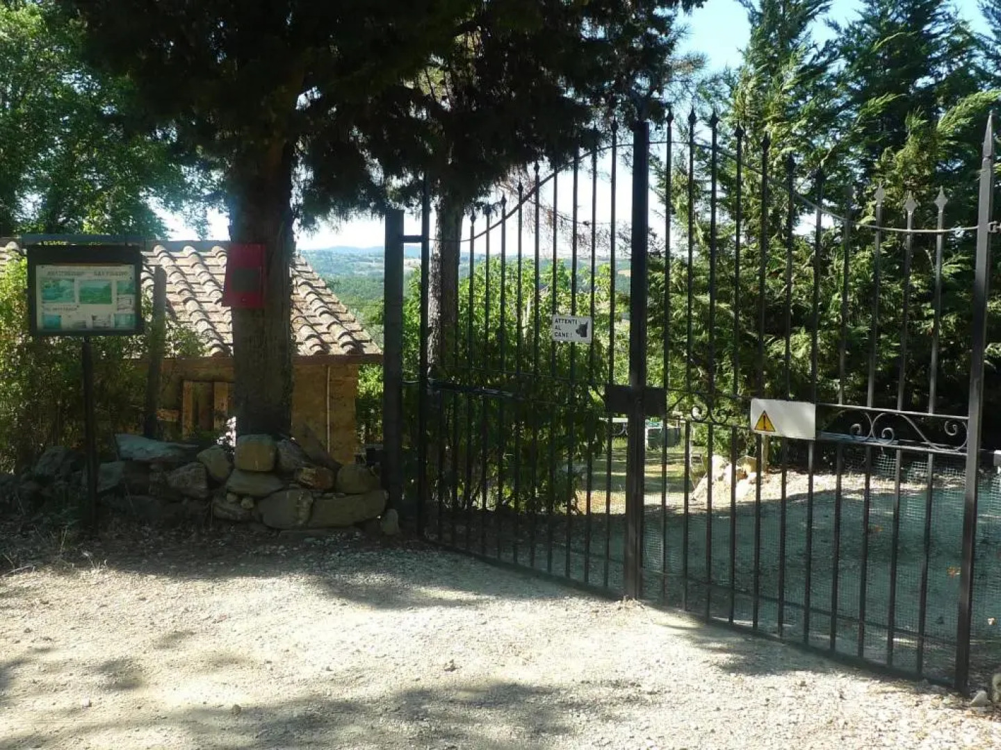 Villa with private swimming pool and garden in quiet area, panoramic views