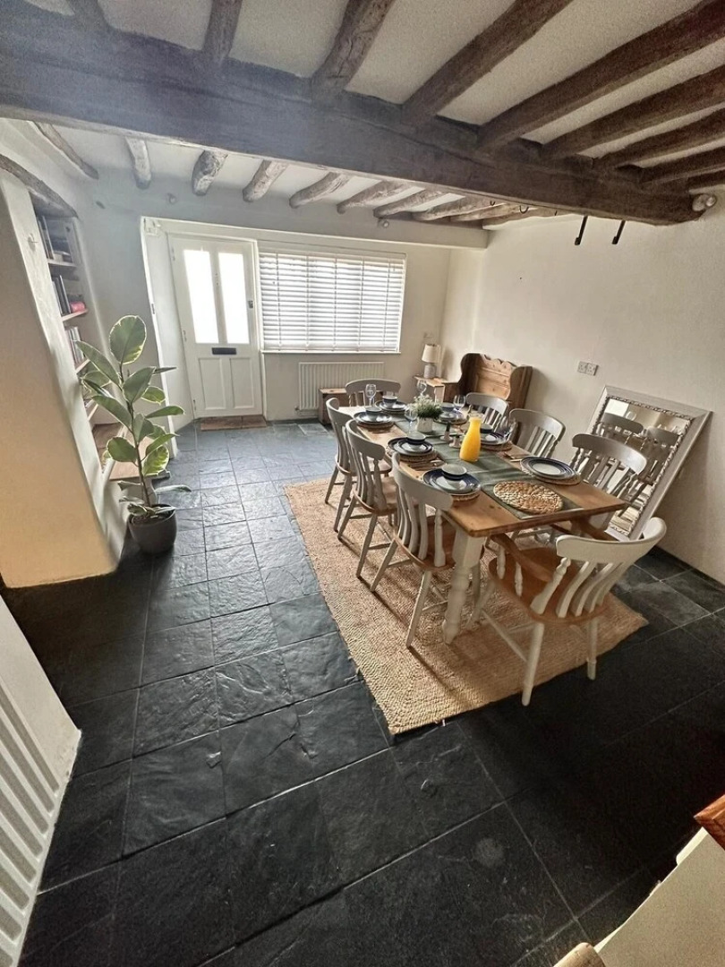 Beautiful 4-bed Cottage in Heart of the Cotswolds